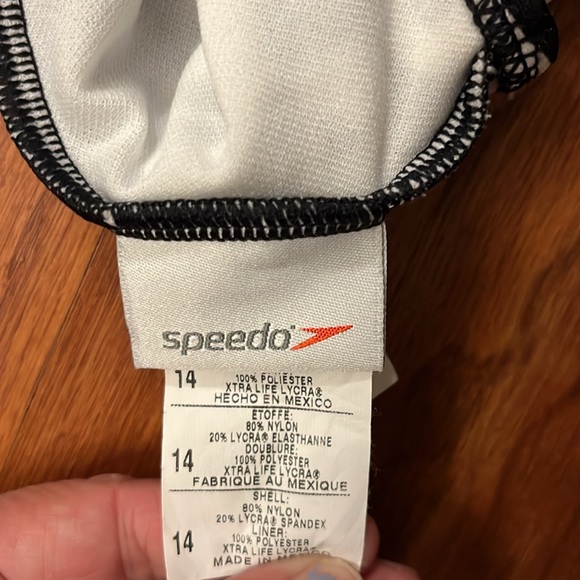 Speedo black and white bathing suit - Picture 6 of 6